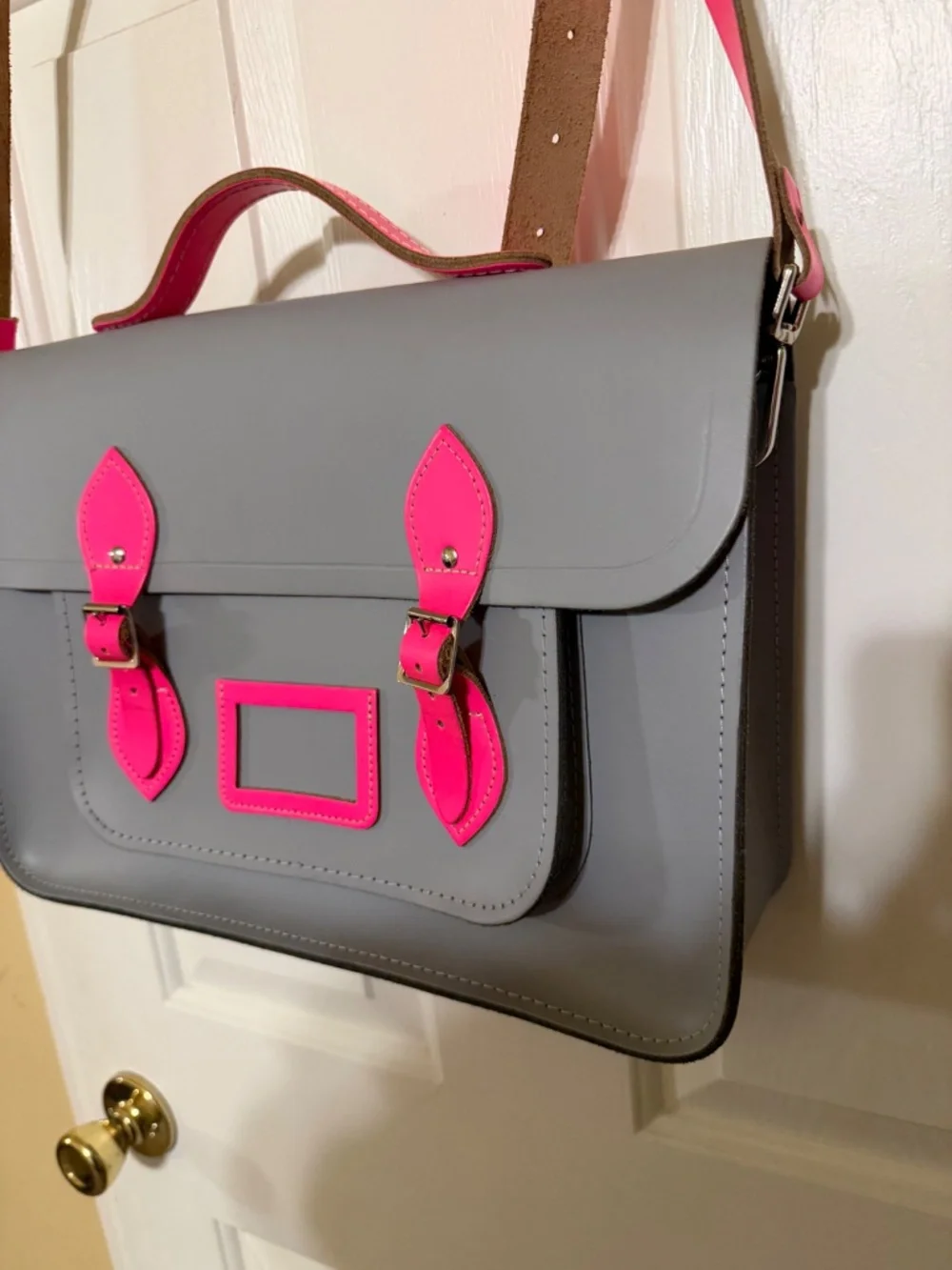 The Cambridge Satchel Company Gray/Pink Leather Large Messenger Crossbody Bag